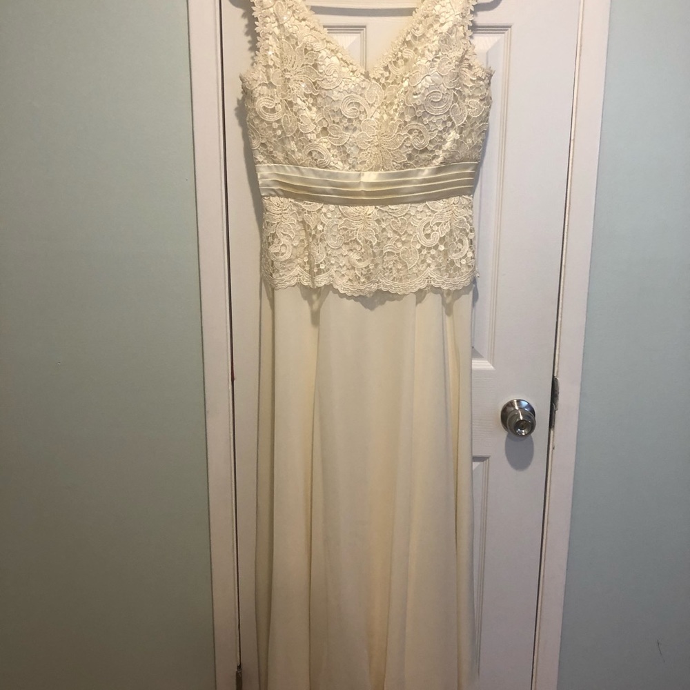 Dresses - Picture 12 of 16